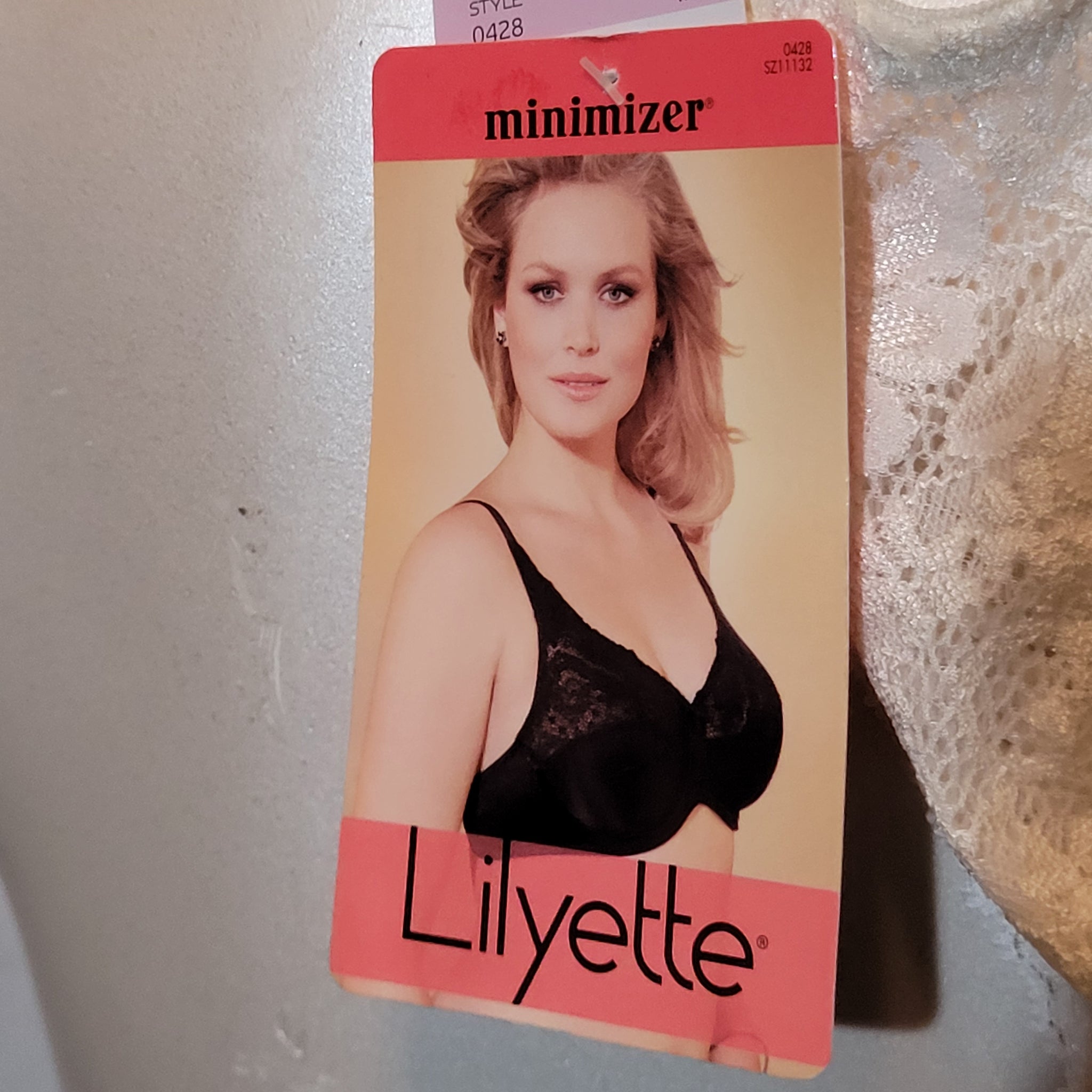 Women's Lilyette 0428 Comfort Lace Minimizer Bra (White 36D